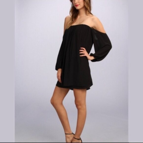 Tbags Los Angeles  Black Off Shoulder Mini Dress Sz Small - Picture 3 of 8